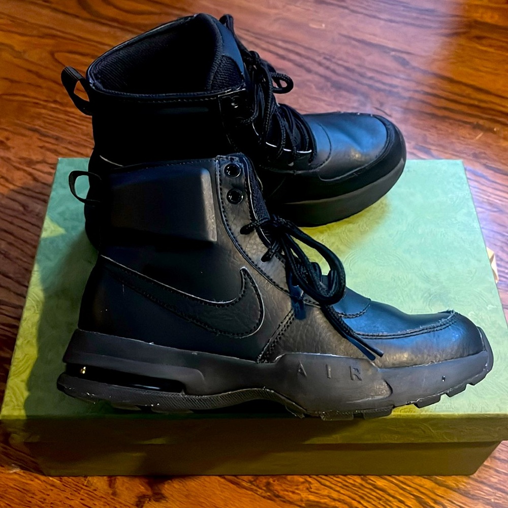 Nike Black ACG Boots
Size 7 
Lightly worn on good condition